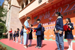 汶川开展全民阅读“护苗”绿书签进校园活动