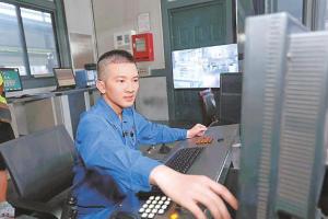 叶林伟：操控“国宝级”设备 打造中国造高端航空模锻件