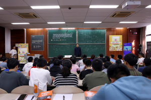 火锅里怎么涮粉丝最好吃？“物理网红”张朝阳现身重庆大学讲物理