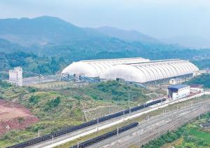 四川首个国家级储配煤基地迎来首列运煤专列