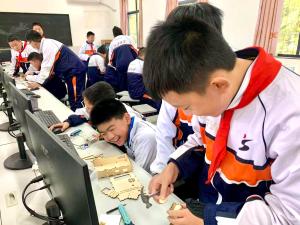 双流区成功举办青少年“智能电话”制作实践培训活动