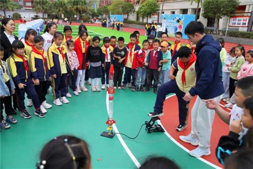 南充市：科普集市进校园 点燃学生科学梦